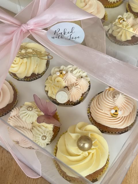 Cupcakes met zachte roze afwerking